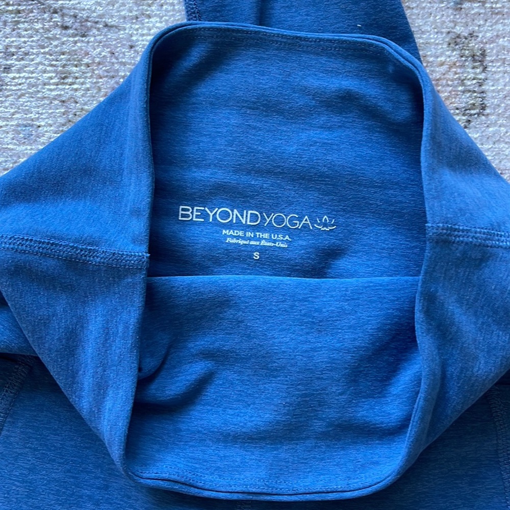 Beyond Yoga Pocket Leggings - Picture 2 of 3